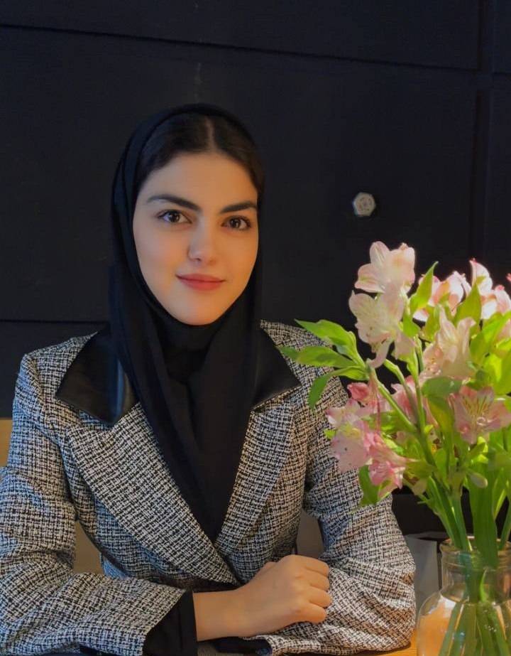 تصویر پرسنلی خانم مهندس الناز وفادار